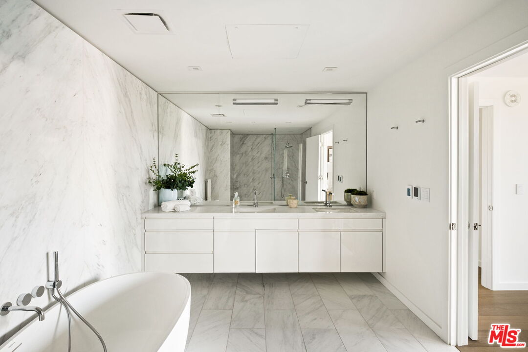 9000 W 3rd St Unit: 301