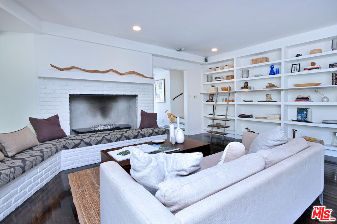 2839 Nichols Canyon Pl