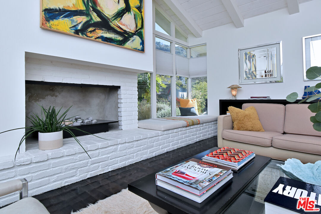 2839 Nichols Canyon Pl