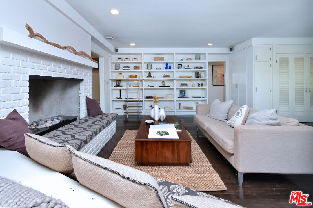 2839 Nichols Canyon Pl
