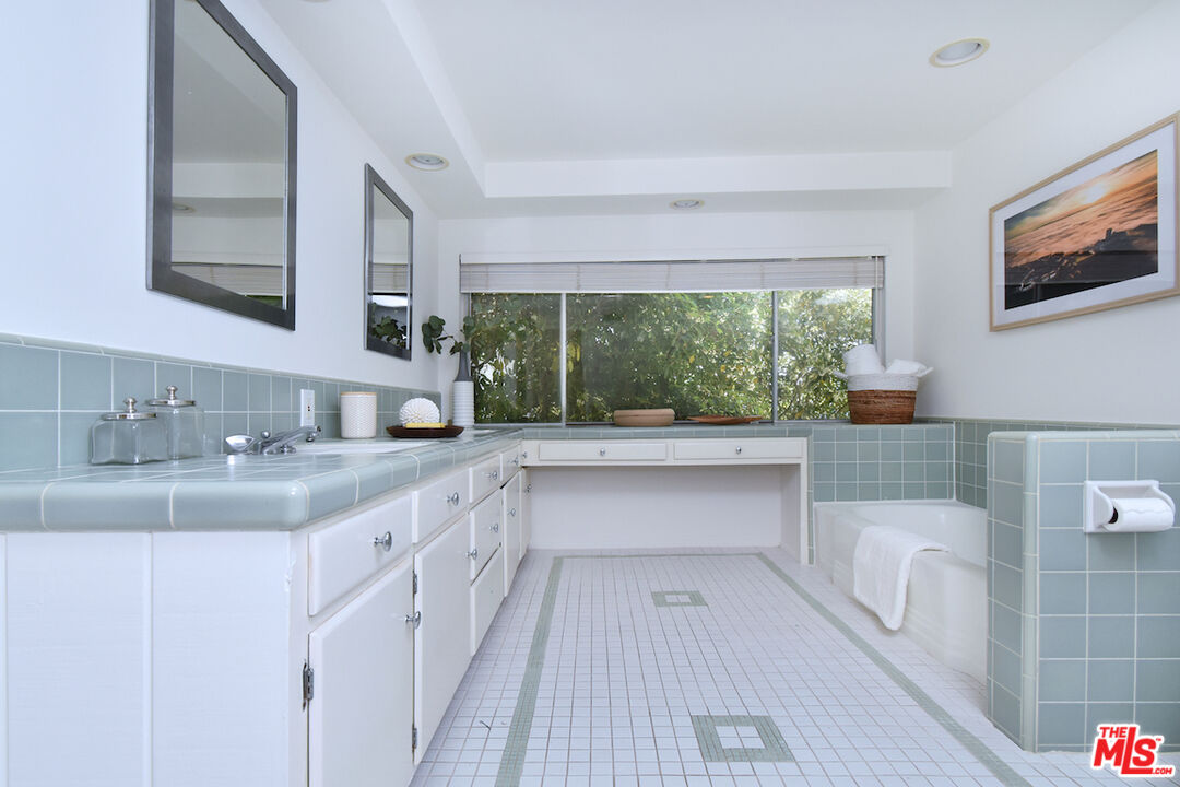 2839 Nichols Canyon Pl