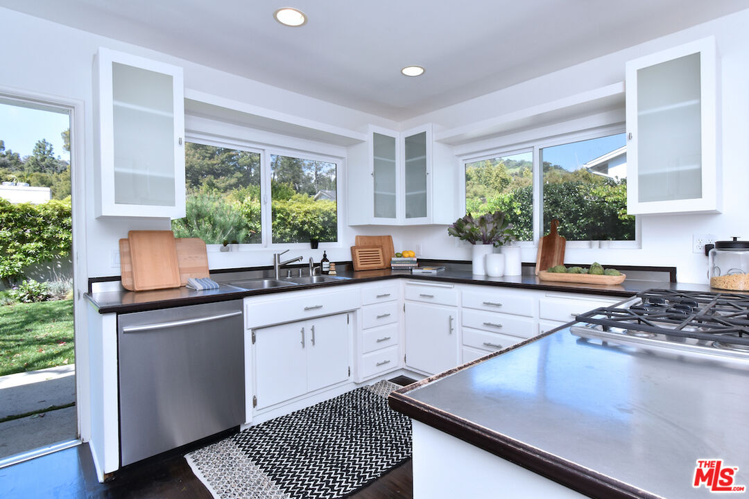 2839 Nichols Canyon Pl