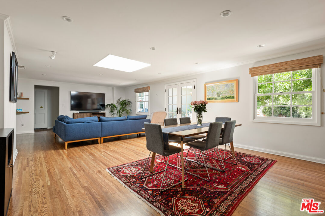 2085 E Altadena Dr
