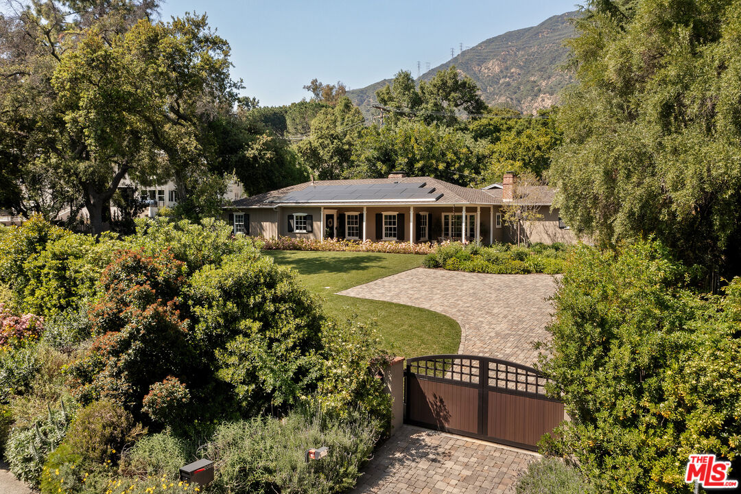 2085 E Altadena Dr
