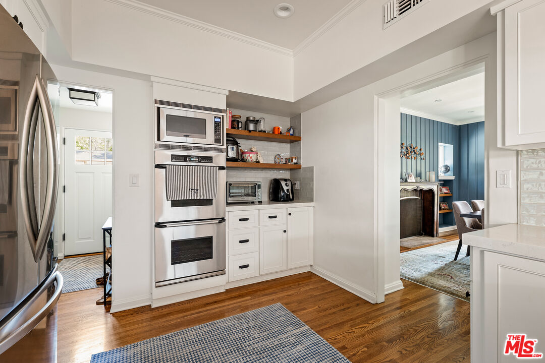 2085 E Altadena Dr