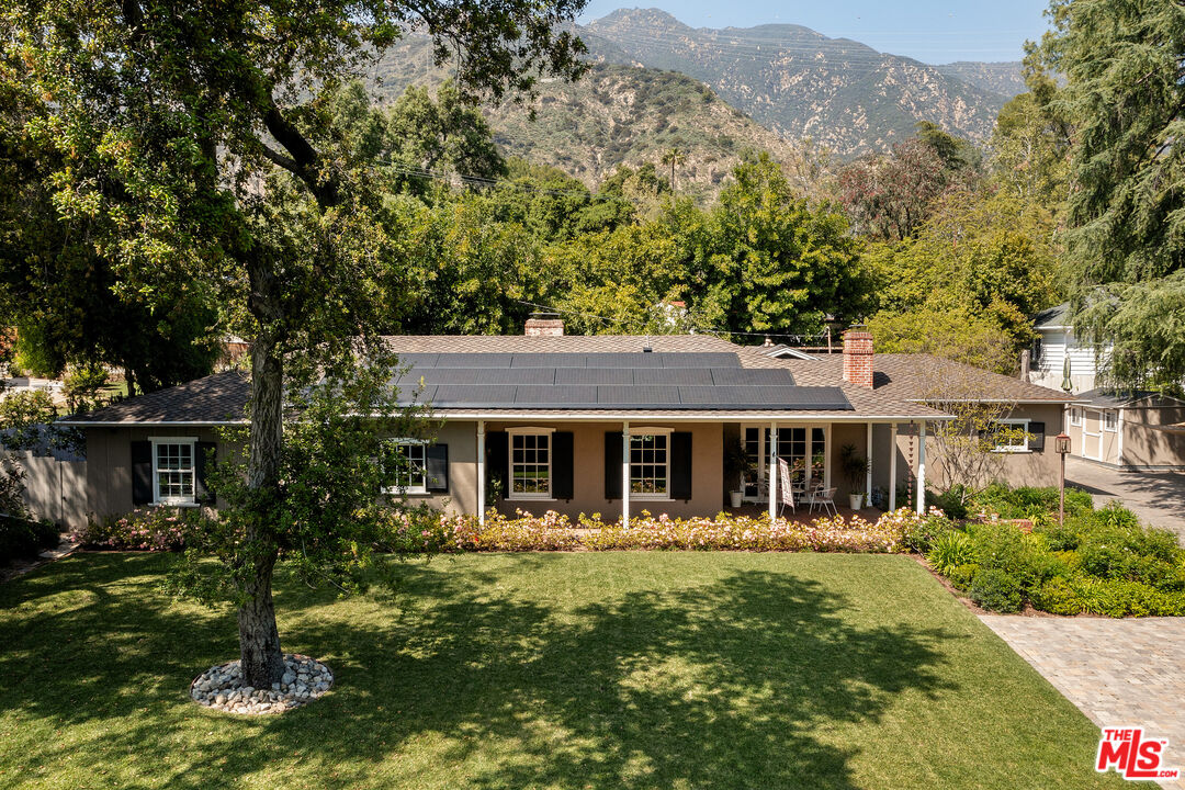 2085 E Altadena Dr