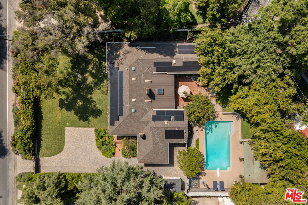 2085 E Altadena Dr