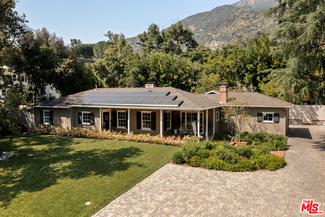 2085 E Altadena Dr