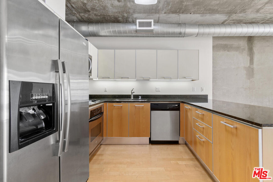 645 W 9th St Unit: 607