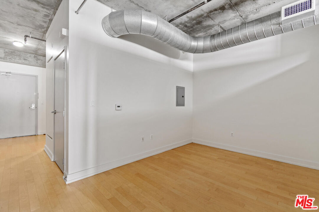 645 W 9th St Unit: 607