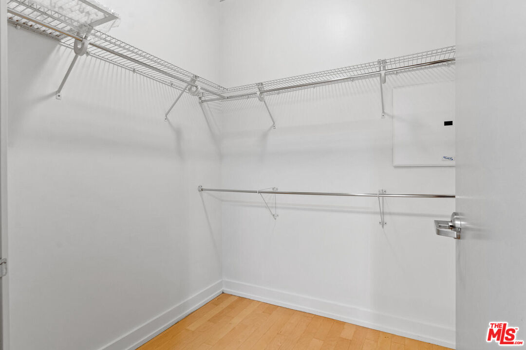 645 W 9th St Unit: 607