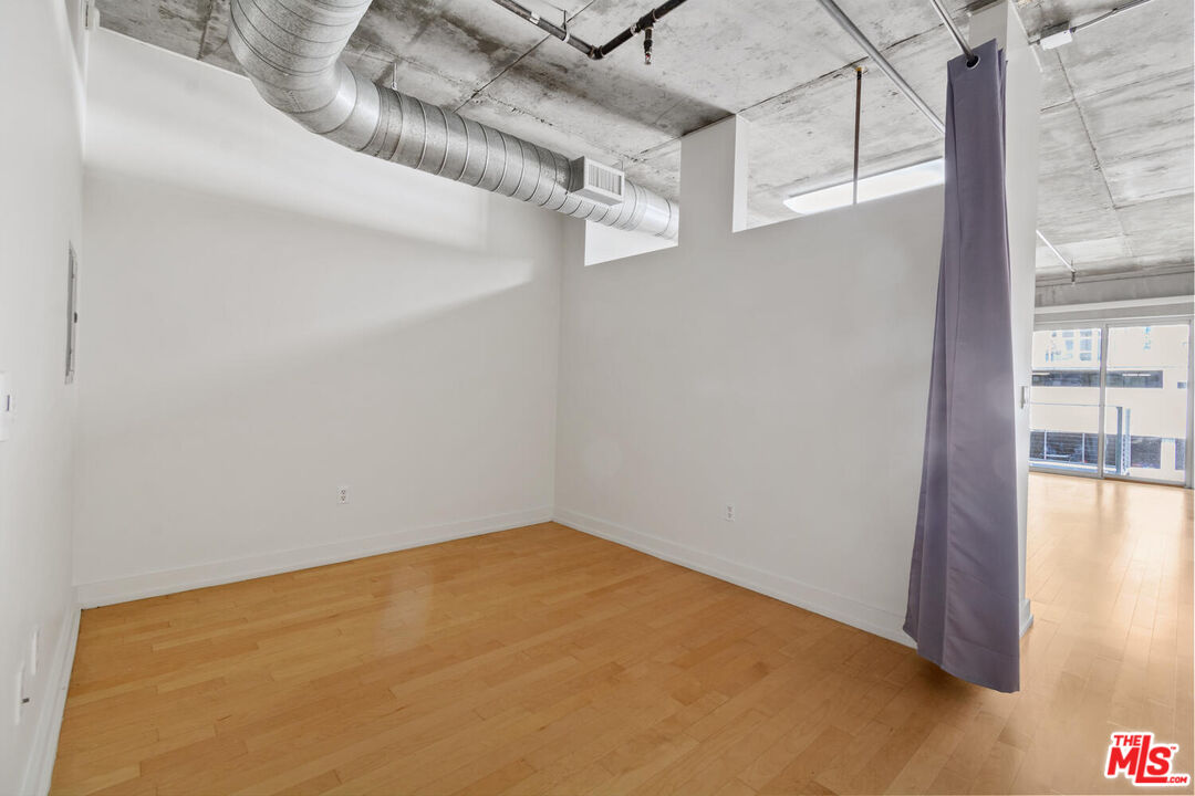 645 W 9th St Unit: 607