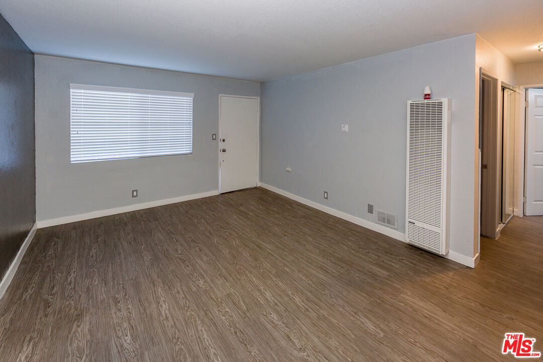 751 Cerritos Ave