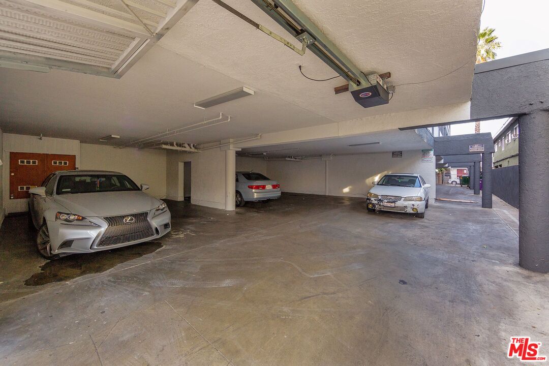751 Cerritos Ave