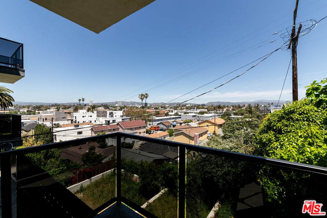4615 St Charles Pl Unit: 1/4