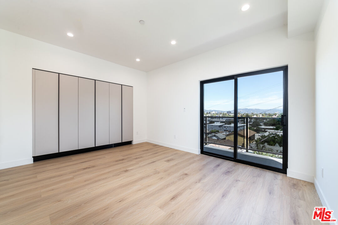 4615 St Charles Pl Unit: 1/4