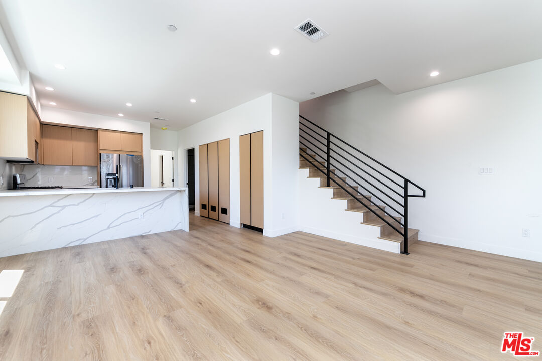4615 St Charles Pl Unit: 1/4