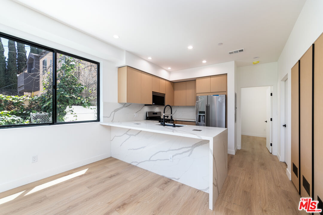 4615 St Charles Pl Unit: 1/4