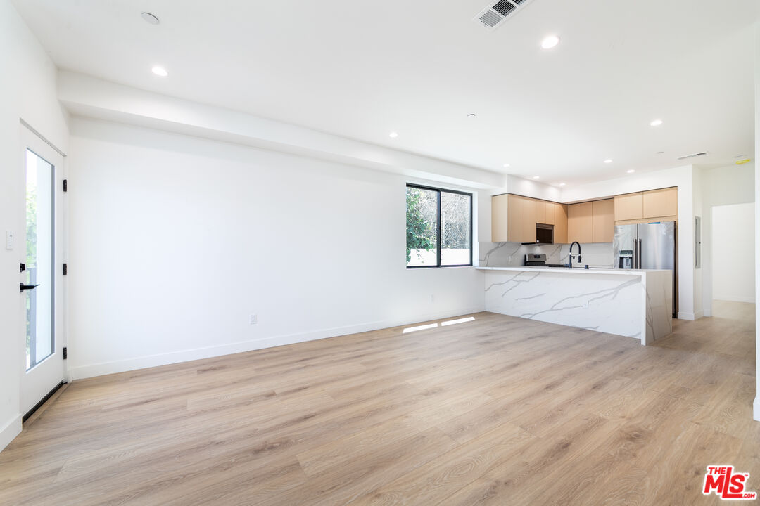 4615 St Charles Pl Unit: 1/4