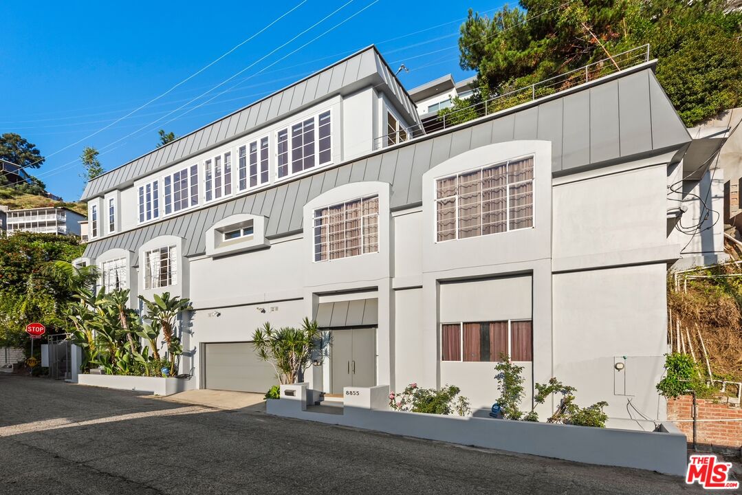 8855 Hollywood Blvd