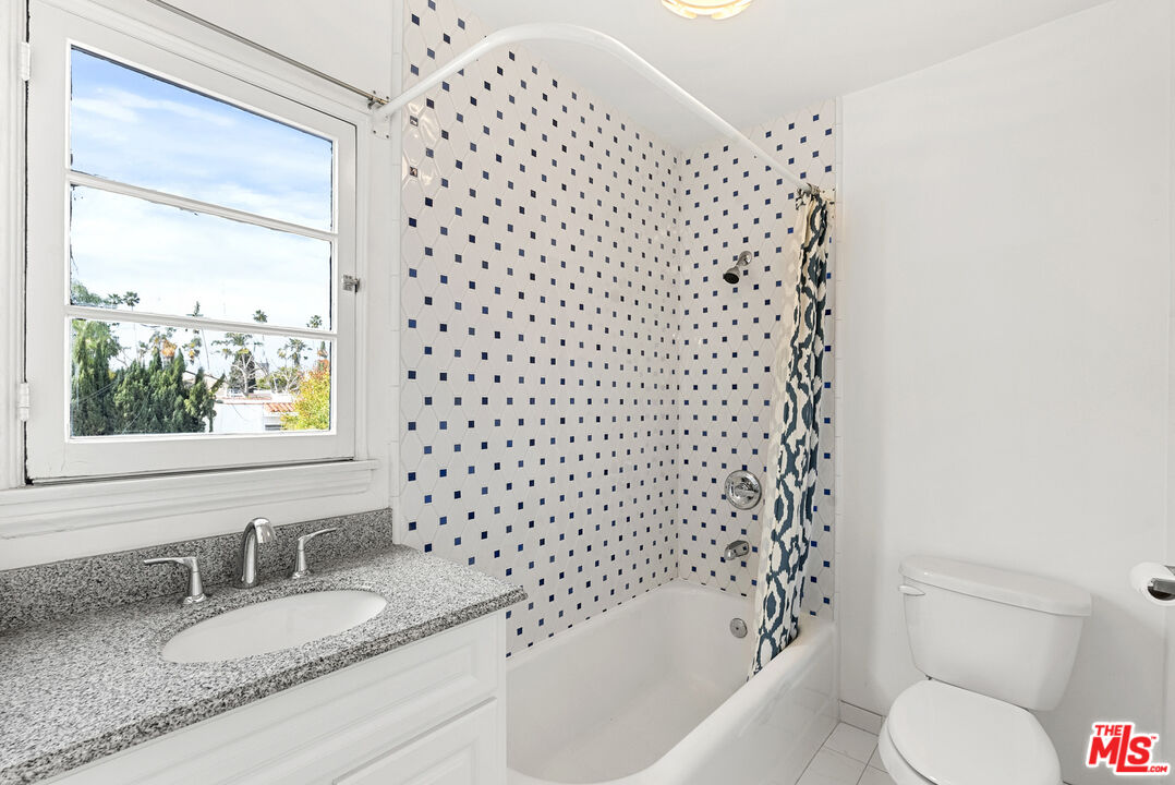 233 S Doheny Dr