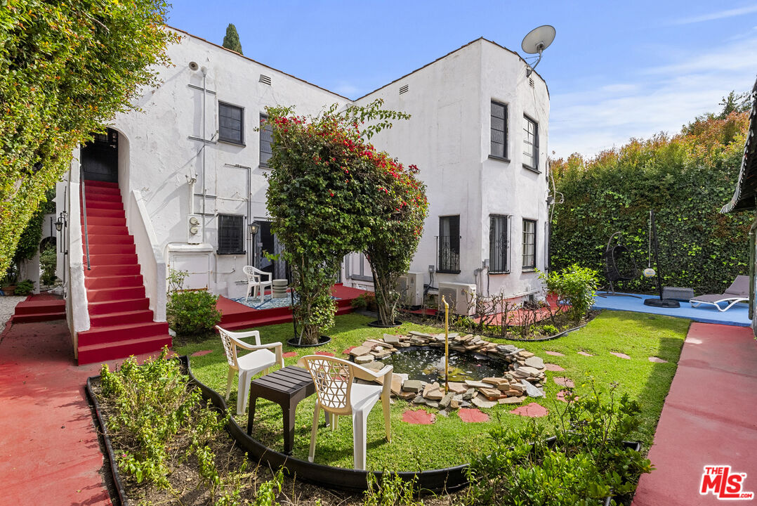 233 S Doheny Dr