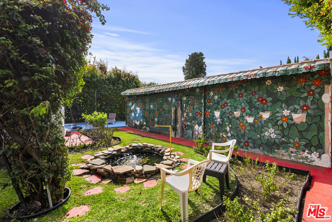 233 S Doheny Dr