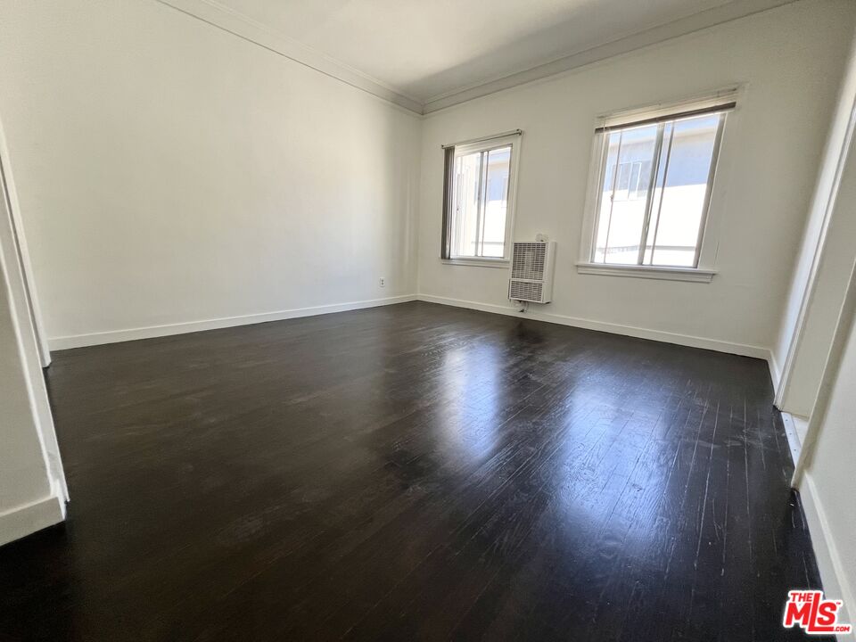 946 S Burlington Ave Unit: 206