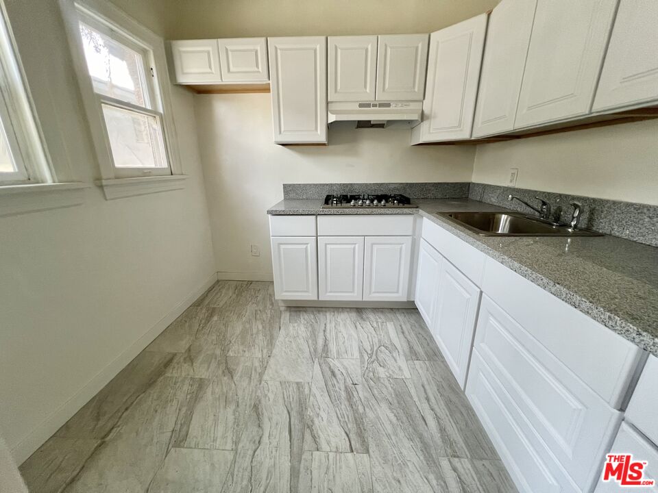 946 S Burlington Ave Unit: 206