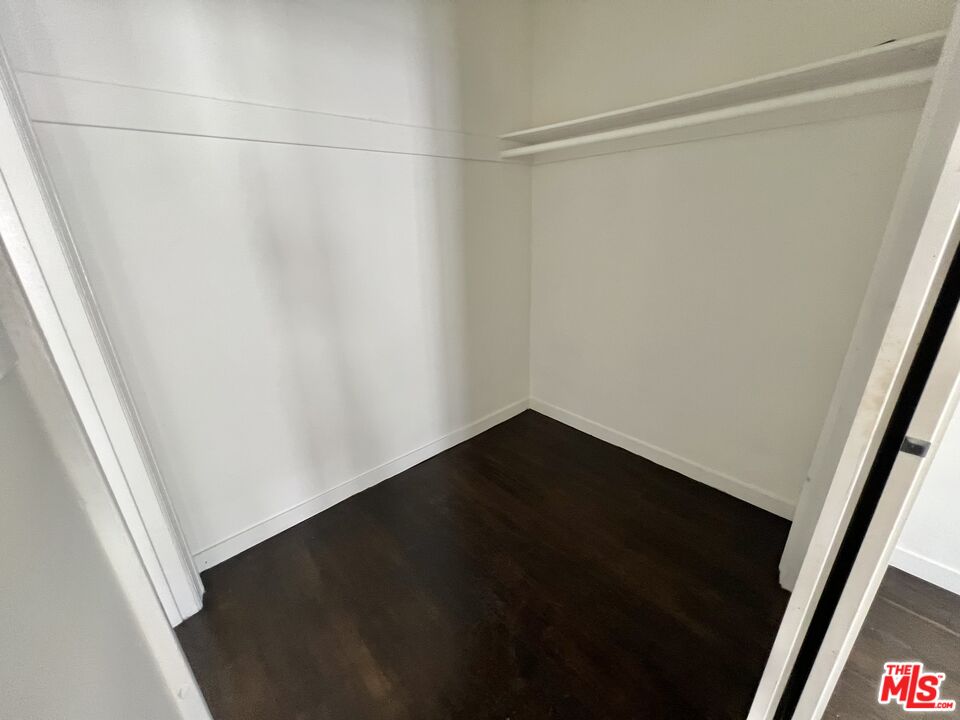 946 S Burlington Ave Unit: 206