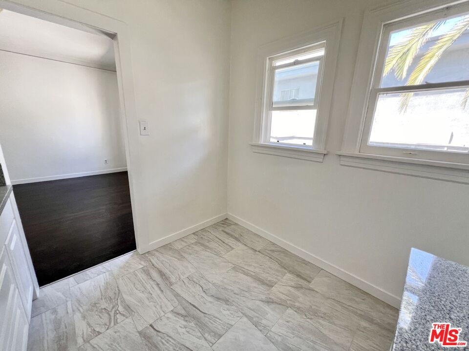 946 S Burlington Ave Unit: 206