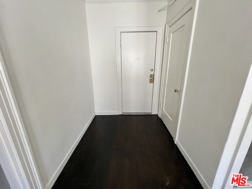 946 S Burlington Ave Unit: 206