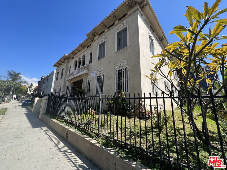 946 S Burlington Ave Unit: 206