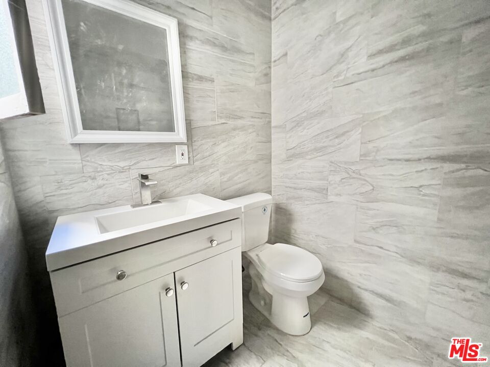 946 S Burlington Ave Unit: 206