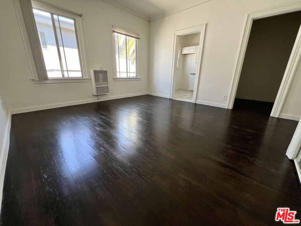946 S Burlington Ave Unit: 206