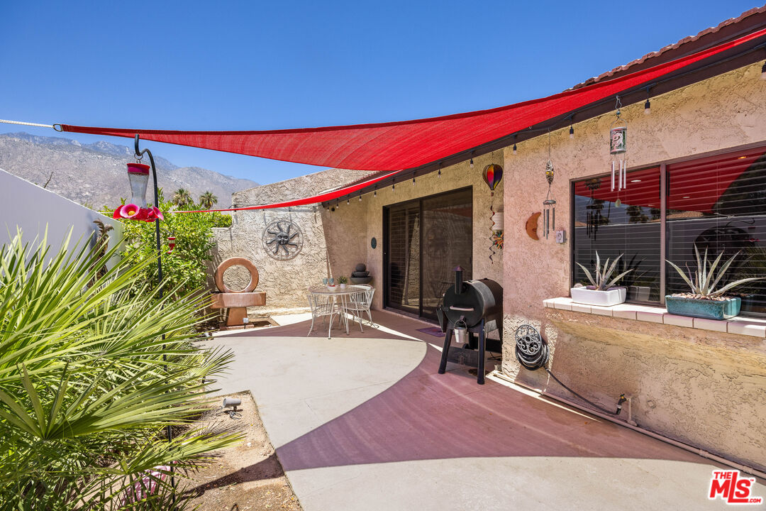 1256 E Andreas Rd