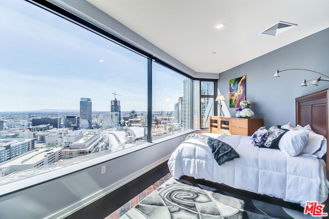 801 S Grand Ave Unit: 1911
