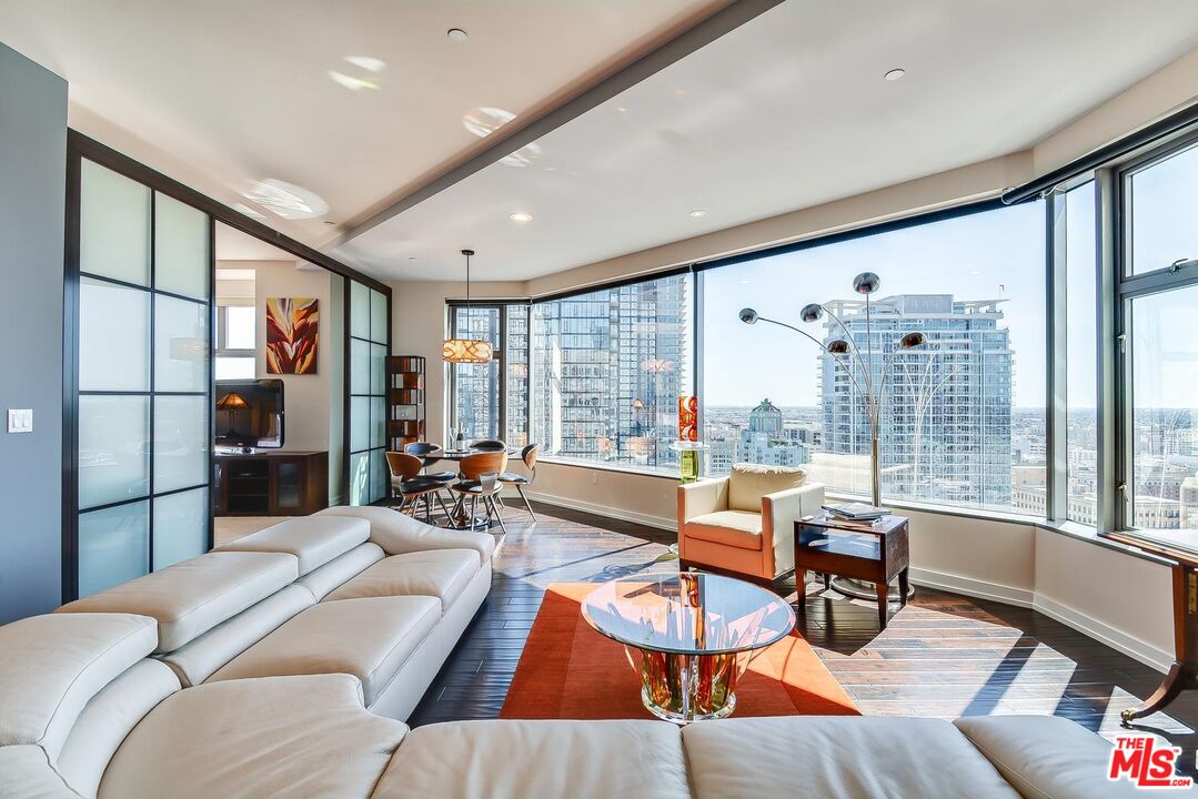 801 S Grand Ave Unit: 1911