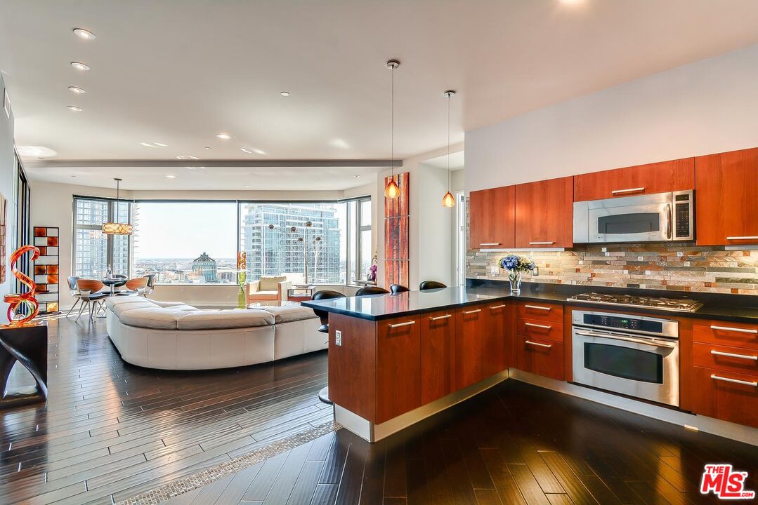 801 S Grand Ave Unit: 1911