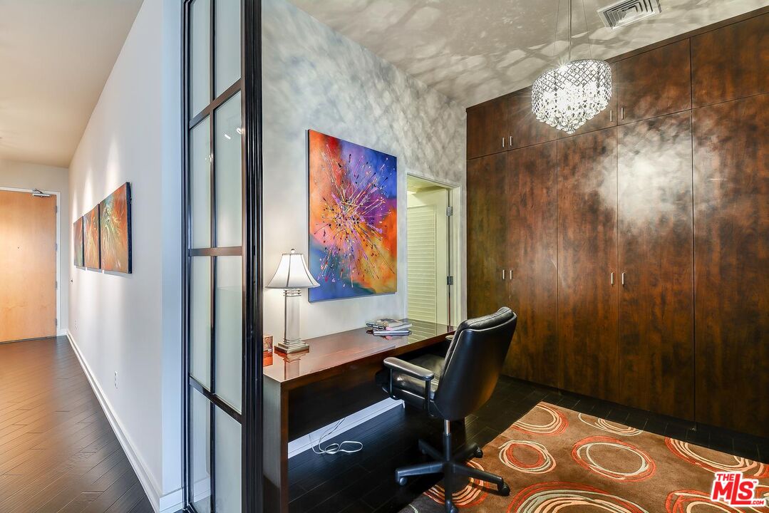 801 S Grand Ave Unit: 1911