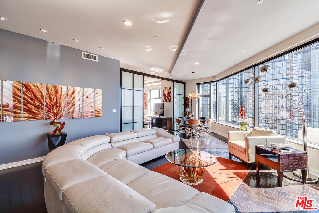 801 S Grand Ave Unit: 1911