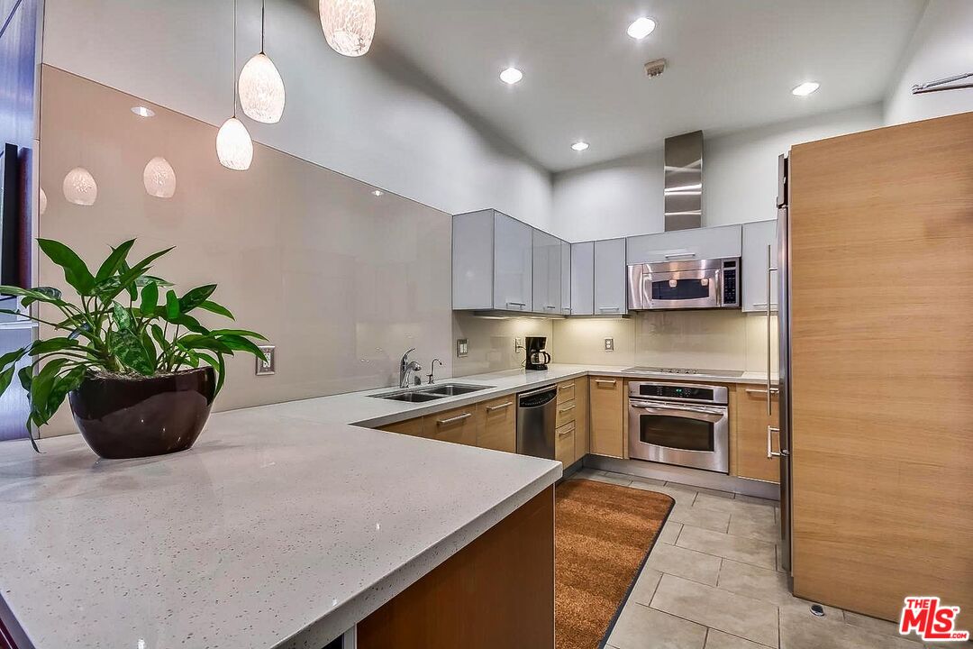 801 S Grand Ave Unit: 1911
