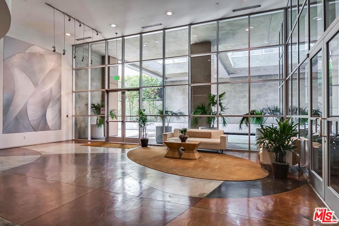 801 S Grand Ave Unit: 1911