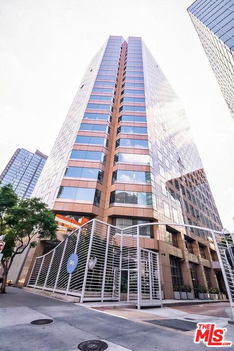801 S Grand Ave Unit: 1911