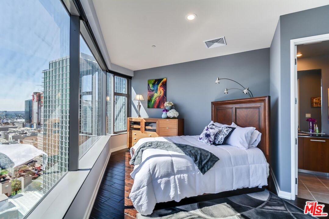 801 S Grand Ave Unit: 1911