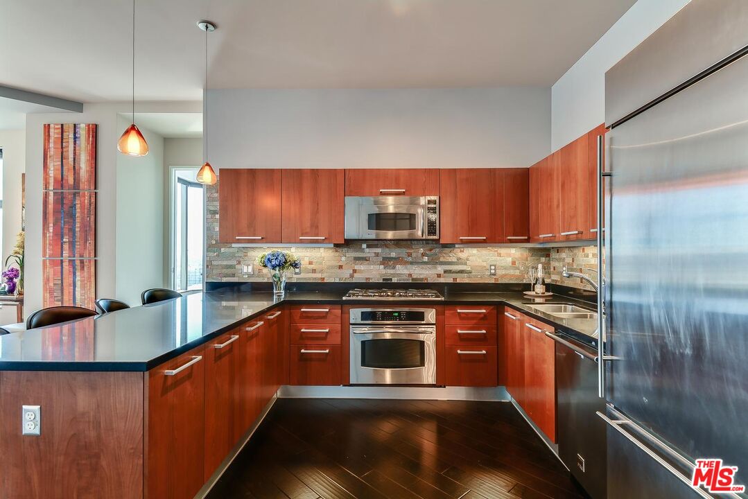 801 S Grand Ave Unit: 1911