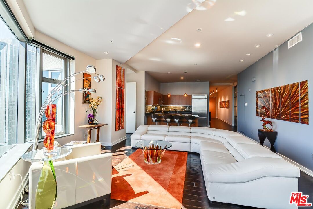 801 S Grand Ave Unit: 1911