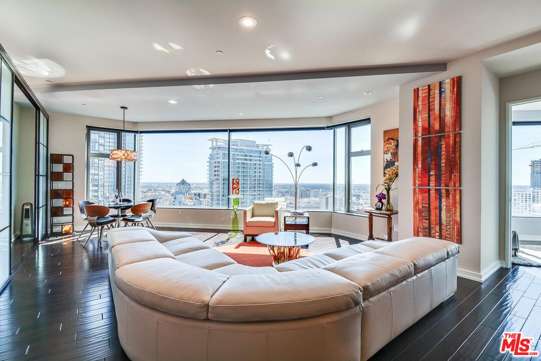 801 S Grand Ave Unit: 1911