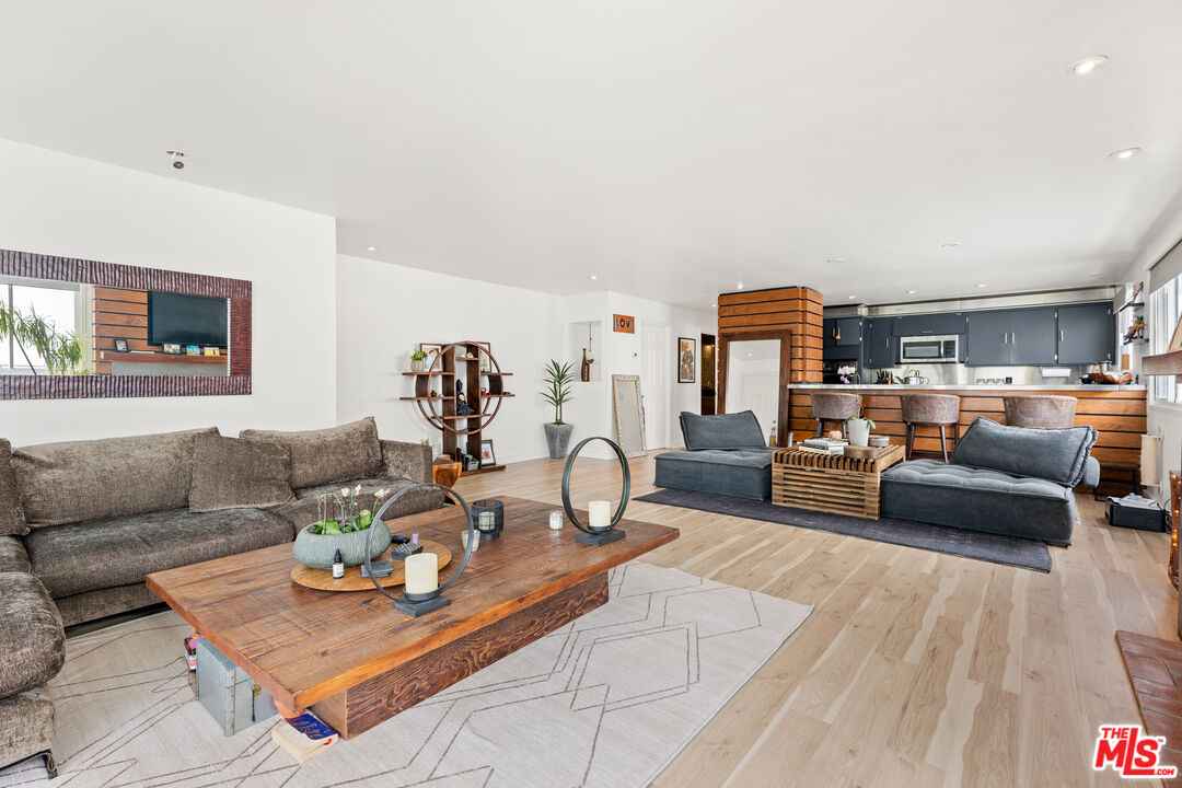 18 N Venice Blvd Unit: A