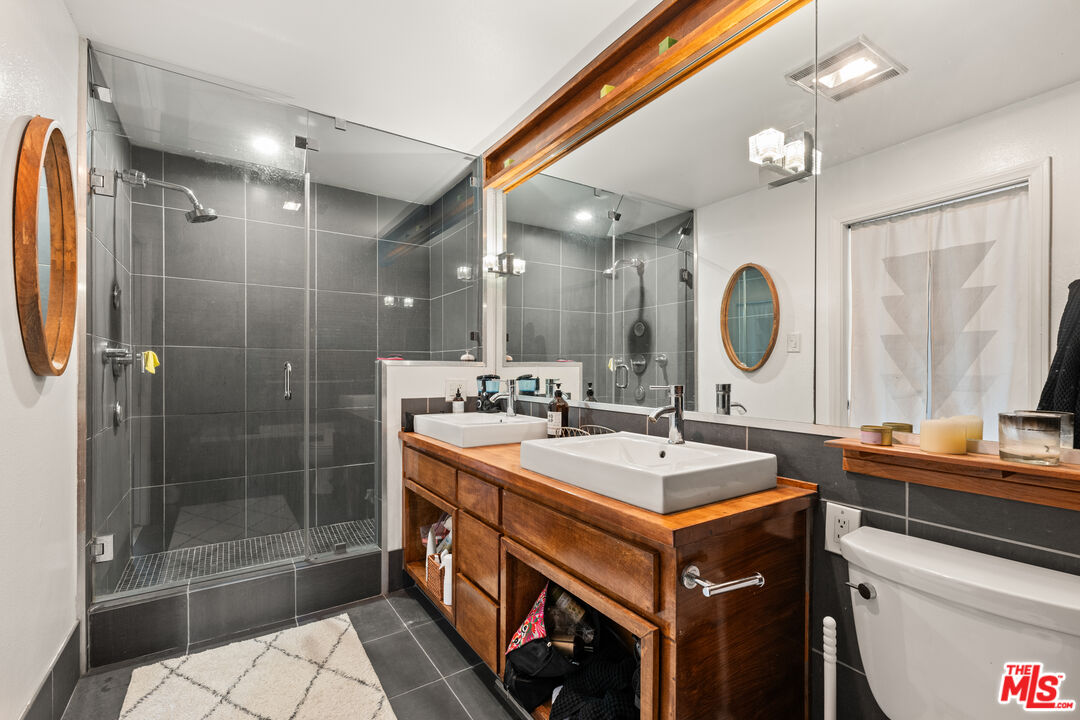 18 N Venice Blvd Unit: A
